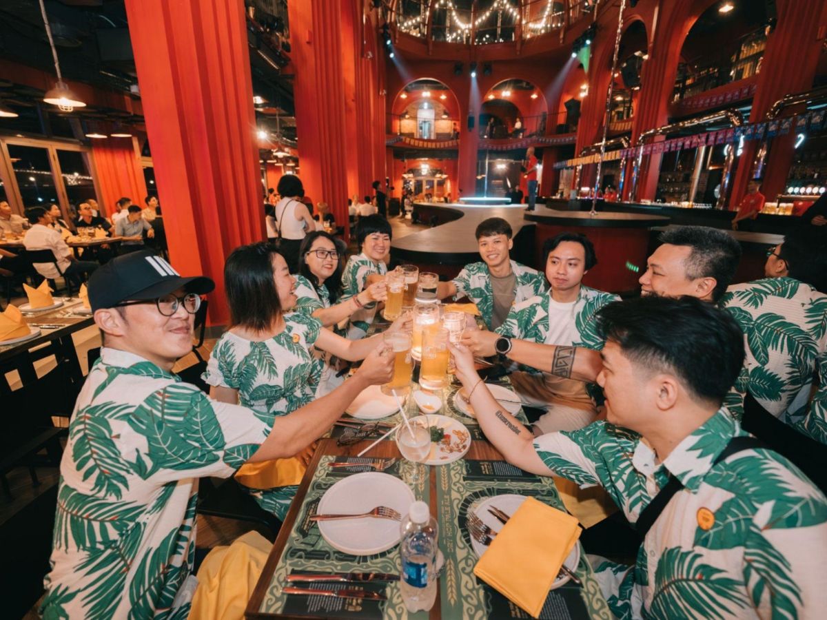 The ideal time to book a table and enjoy Sun Bavaria Cat Ba is from late afternoon to evening