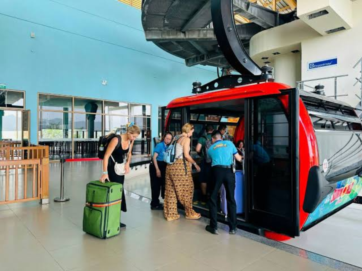 Du khách có thể lựa chọn di chuyển bằng Sun World Cat Ba để rút ngắn thời gian từ ga Phù Long đến ga Cát Hải