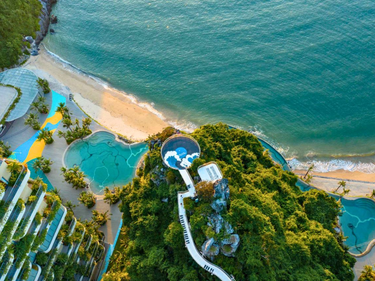 Nếu muốn tận hưởng kỳ nghỉ thư giãn, các khách sạn gần bãi biển sẽ là lựa chọn đáng cân nhắc