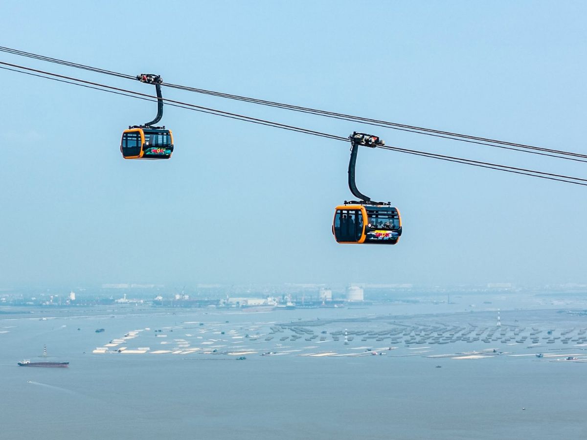Trải nghiệm cáp treo Sun World Cat Ba để ngắm toàn cảnh vịnh từ trên cao