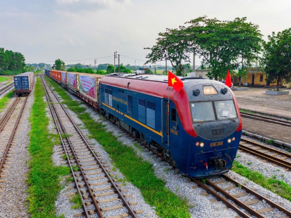 Du khách có thể di chuyển bằng tàu hỏa