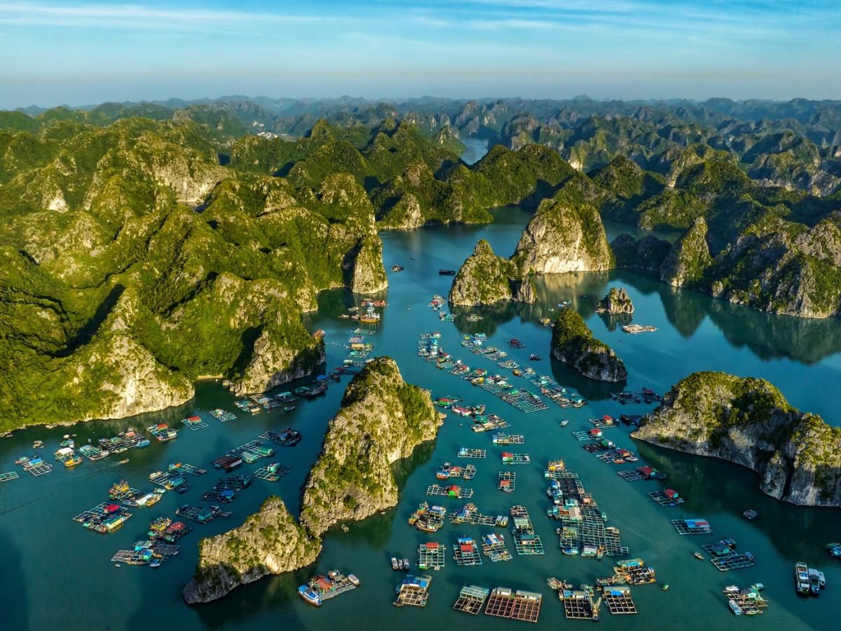 Ghé thăm các làng chài nổi truyền thống