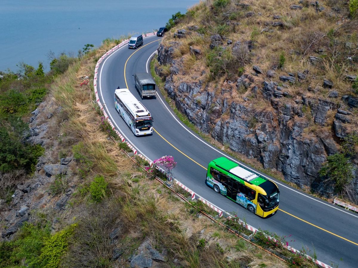 Combining shuttle transportation with the cable car makes the journey to the island quick and convenient