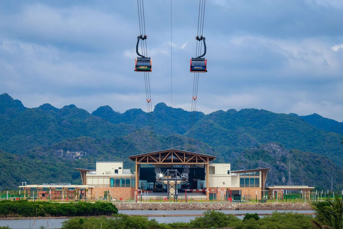Tuyến cáp treo Sun World Cat Ba mở ra góc nhìn ngắm cảnh biển đảo ấn tượng từ trên cao