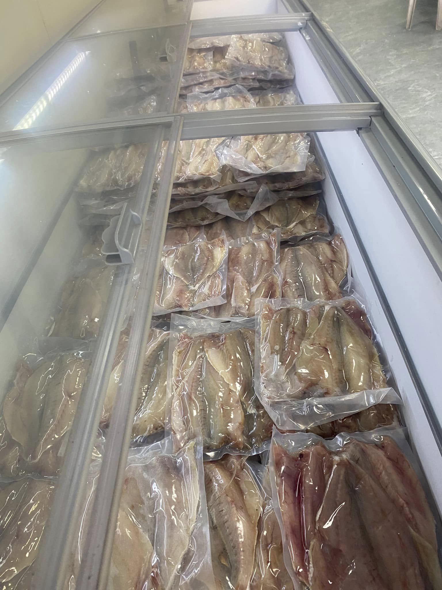 Carefully packaged dried seafood is a top choice among many visitors