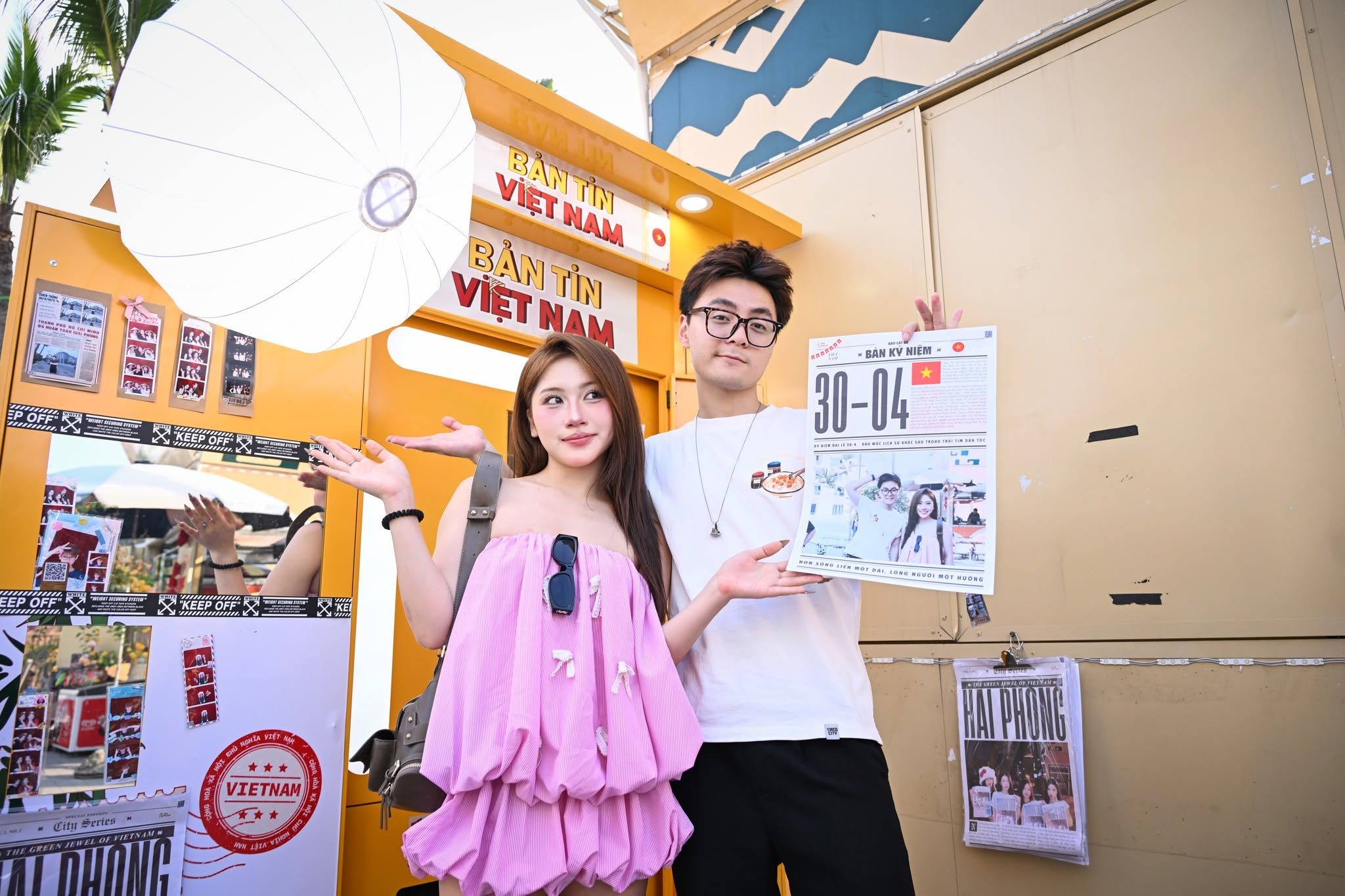 Workshop sáng tạo tại chợ đêm VUI-Fest Cát Bà mang đến trải nghiệm tương tác dành cho nhiều lứa tuổi