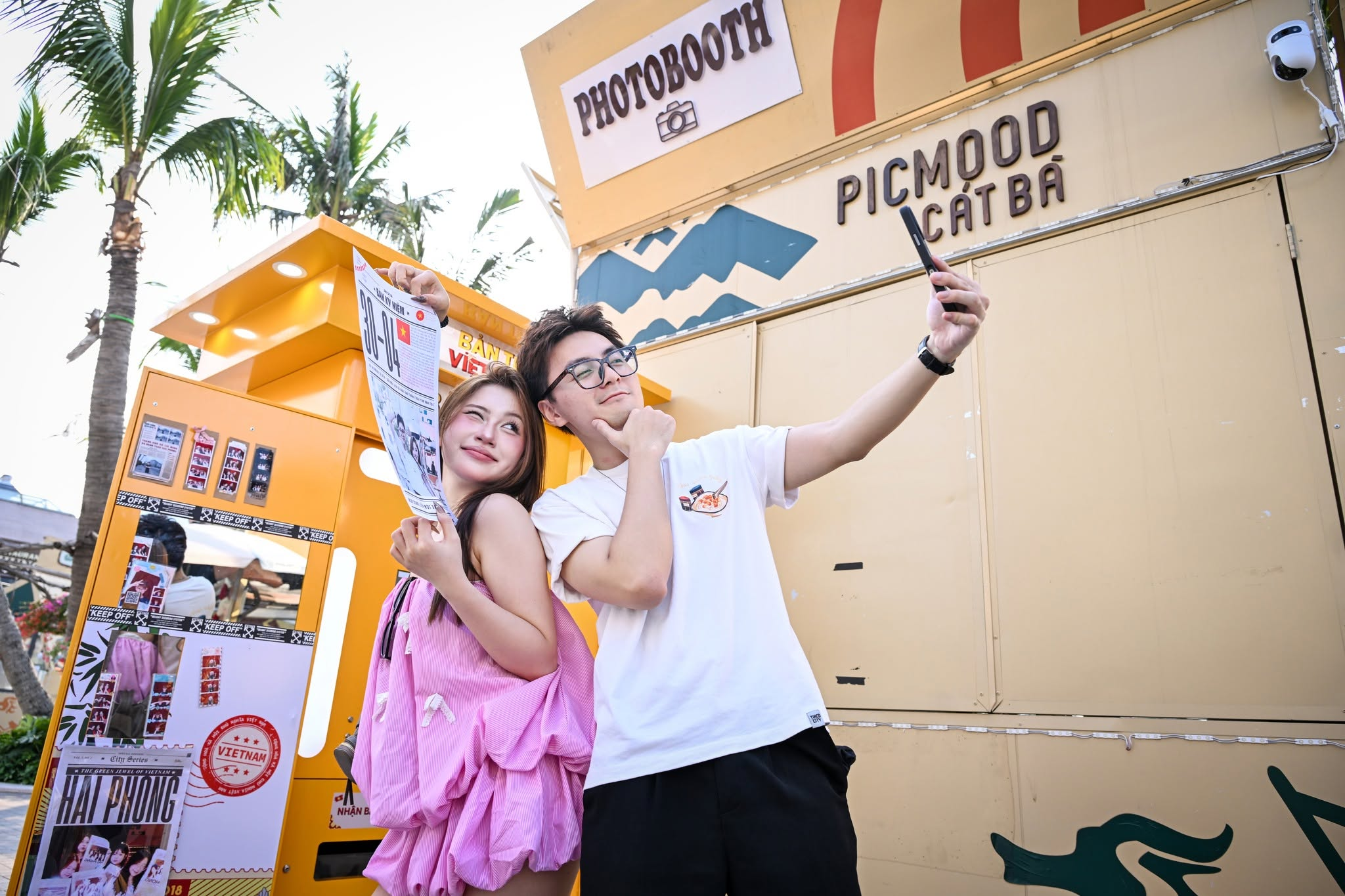 Chợ đêm VUI-Fest Cát Bà là điểm hẹn sôi động với nhiều trải nghiệm mua sắm, ẩm thực và nghệ thuật ven biển