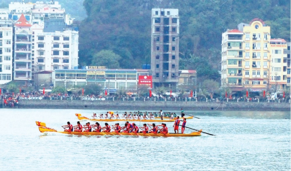 Lễ hội chèo bơi Cát Hải là nét đẹp văn hóa gắn liền với đời sống của cư dân vùng biển