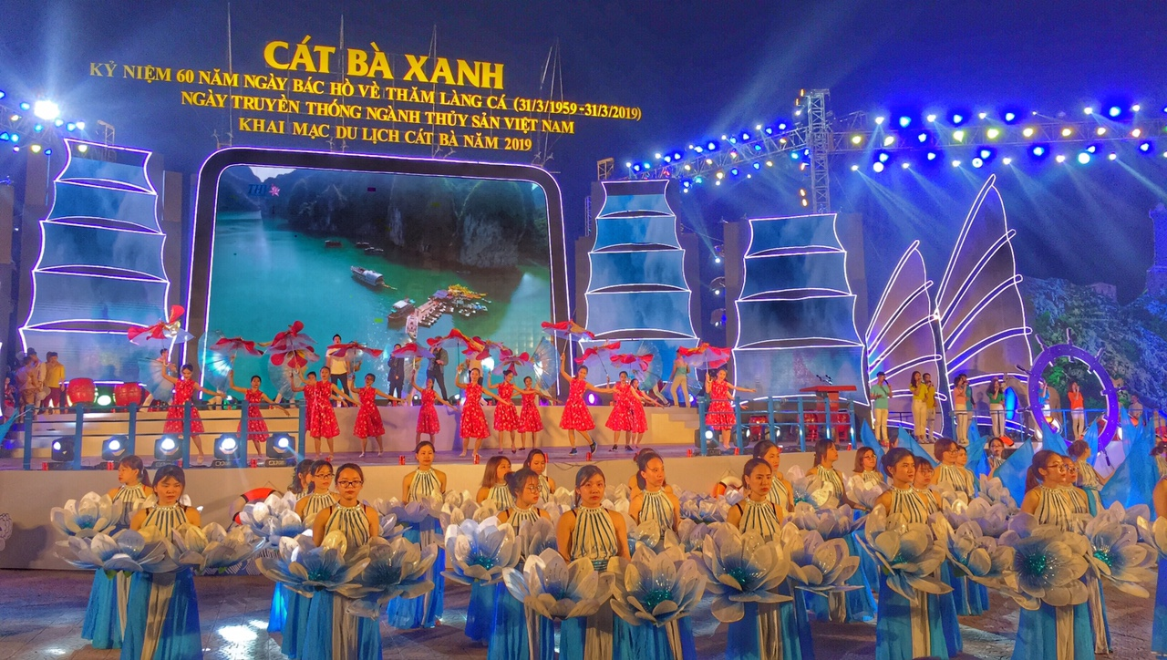 Lễ hội Làng Cá Cát Bà tái hiện đậm nét đời sống văn hóa của cộng đồng ngư dân vùng biển