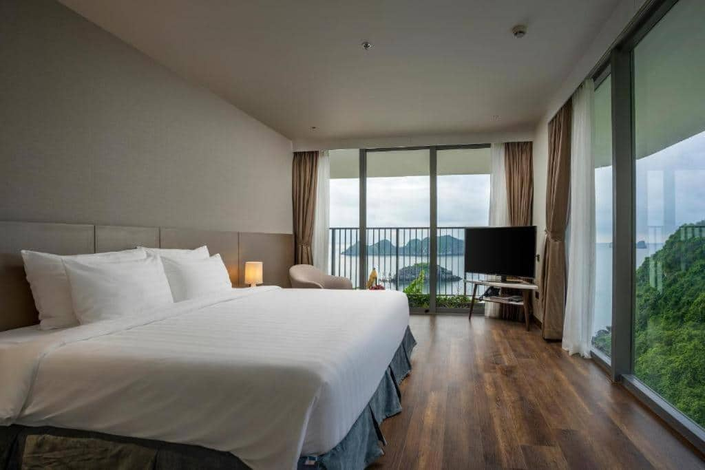 Flamingo Cát Bà Beach Resort nổi bật với kiến trúc xanh và tầm nhìn hướng biển ngoạn mục