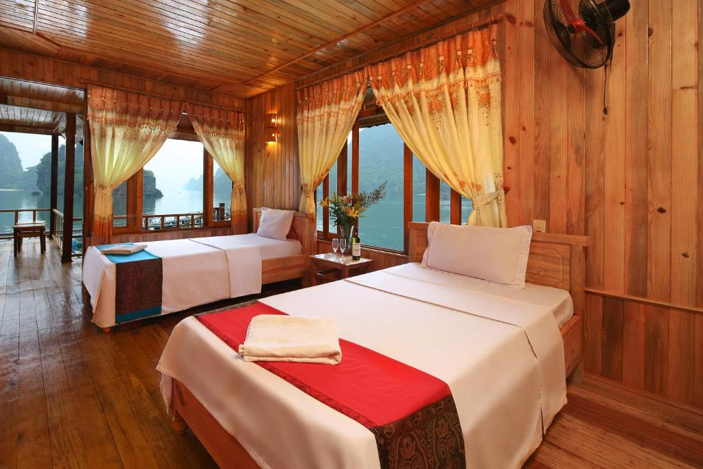 Những căn nhà gỗ trên mặt nước tạo nên nét đặc trưng của Nam Cát Island Resort