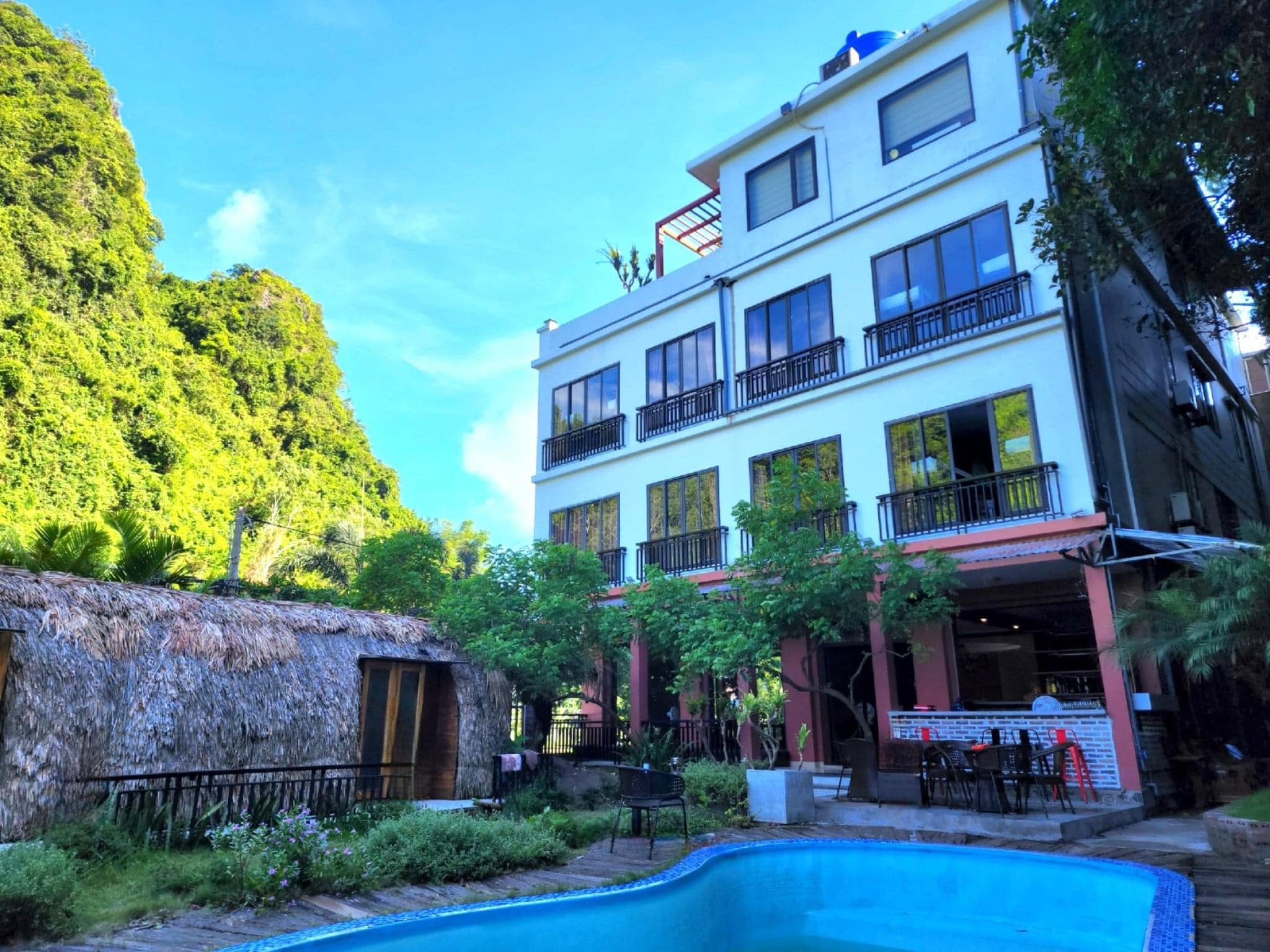 Sadhu Garden Inn sở hữu khuôn viên xanh mát và không gian nghỉ dưỡng gần gũi thiên nhiên