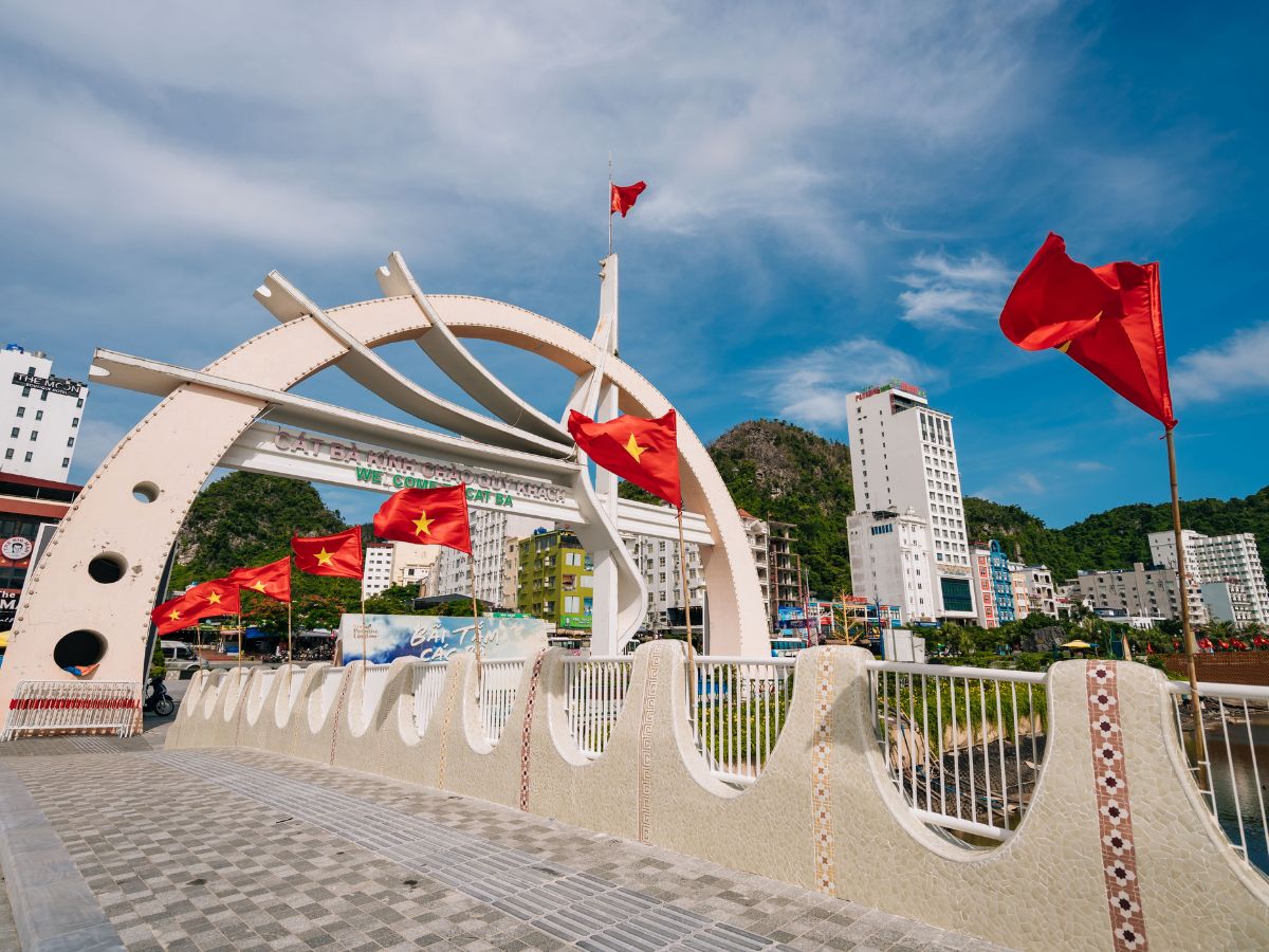Plan a complete 2-day-1-night Cat Ba itinerary using the Cat Hai–Phu Long Cable Car