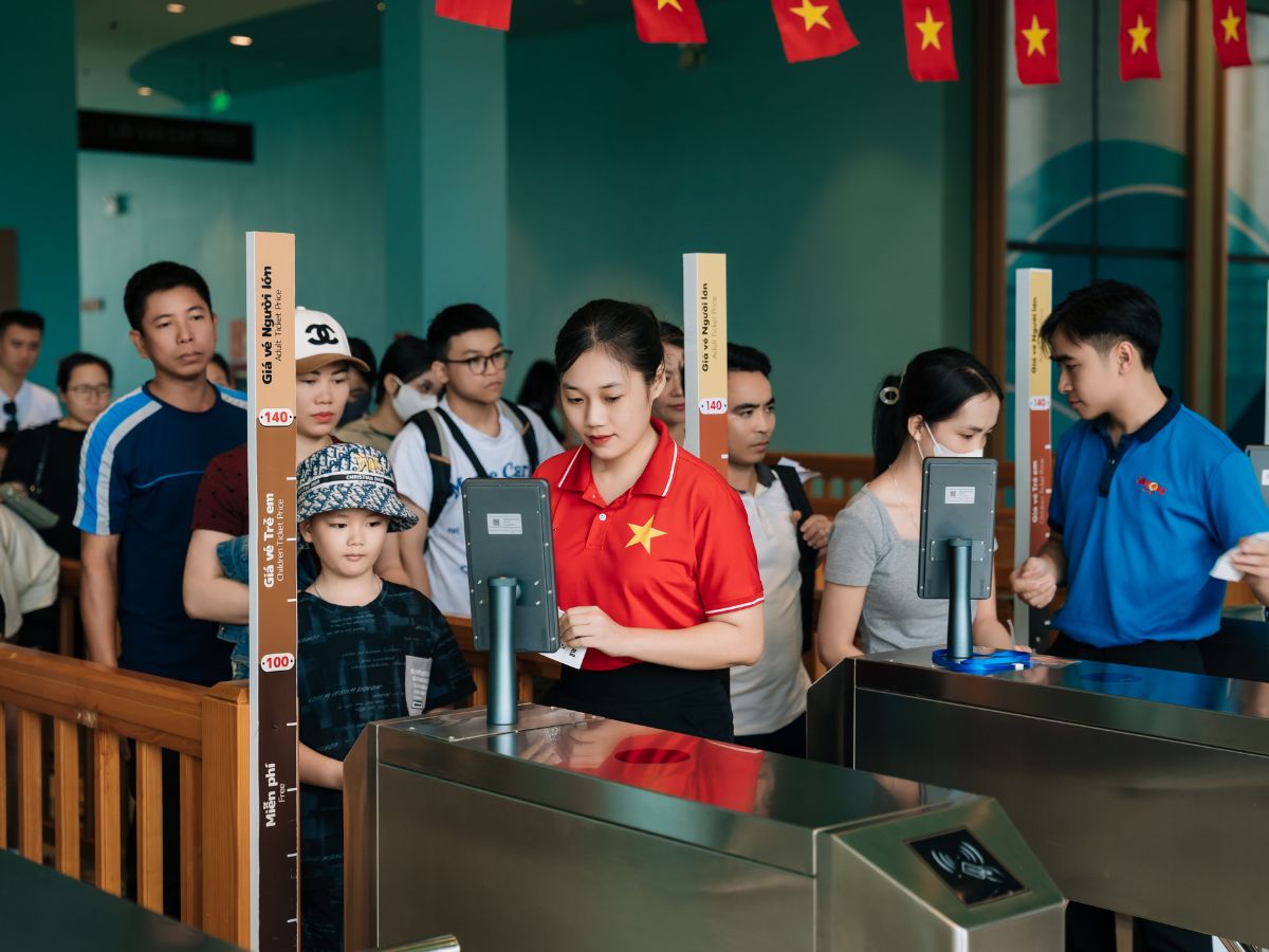 Enjoy a range of exciting experiences on the Cat Hai–Phu Long Cable Car