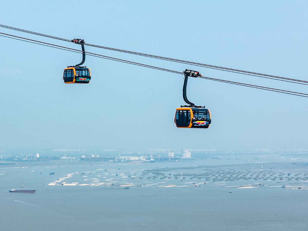 Important tips to remember for a smooth Cat Ba Cable Car journey.
