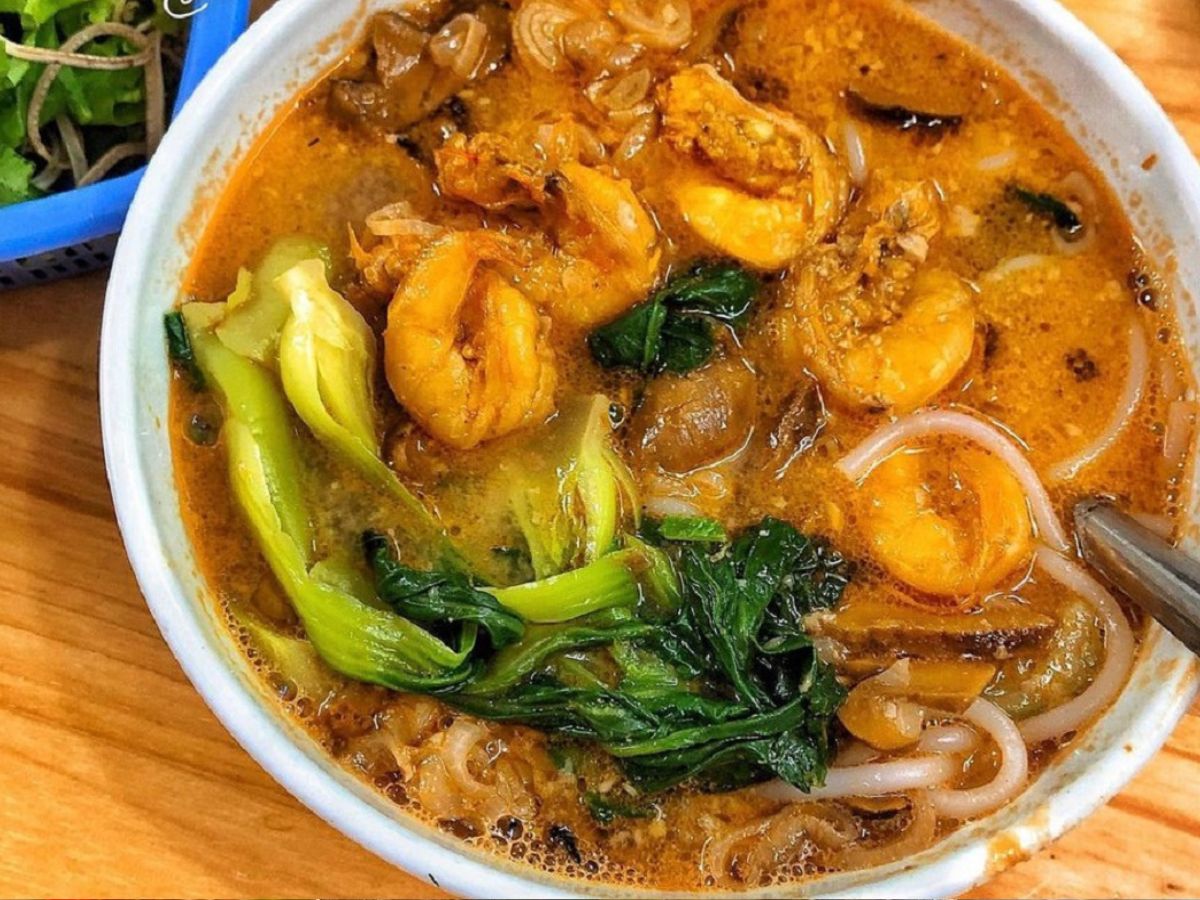 Shrimp noodle soup is an appealing local specialty