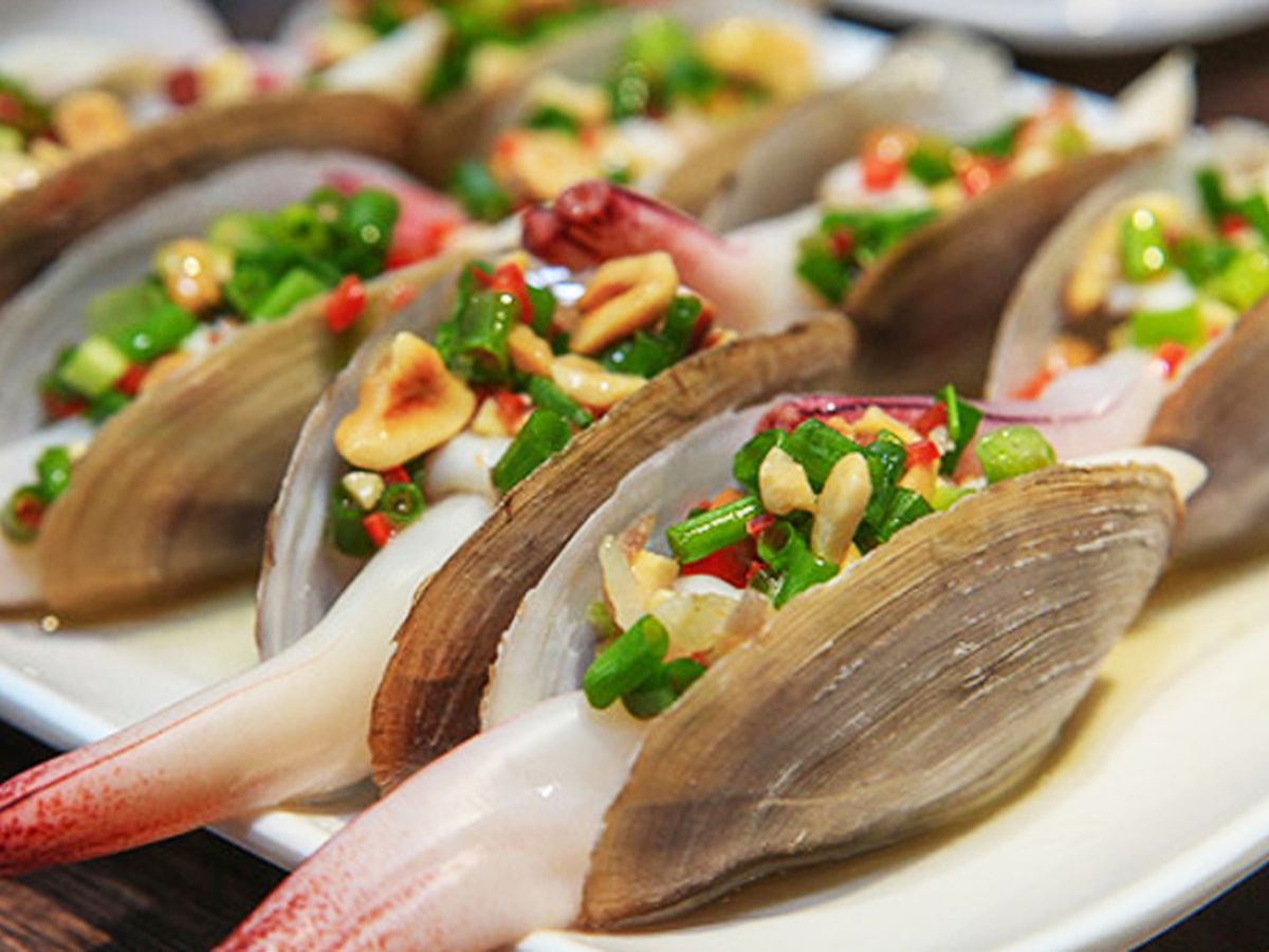 Geoduck is one of the most famous specialties from the waters around Cat Ba