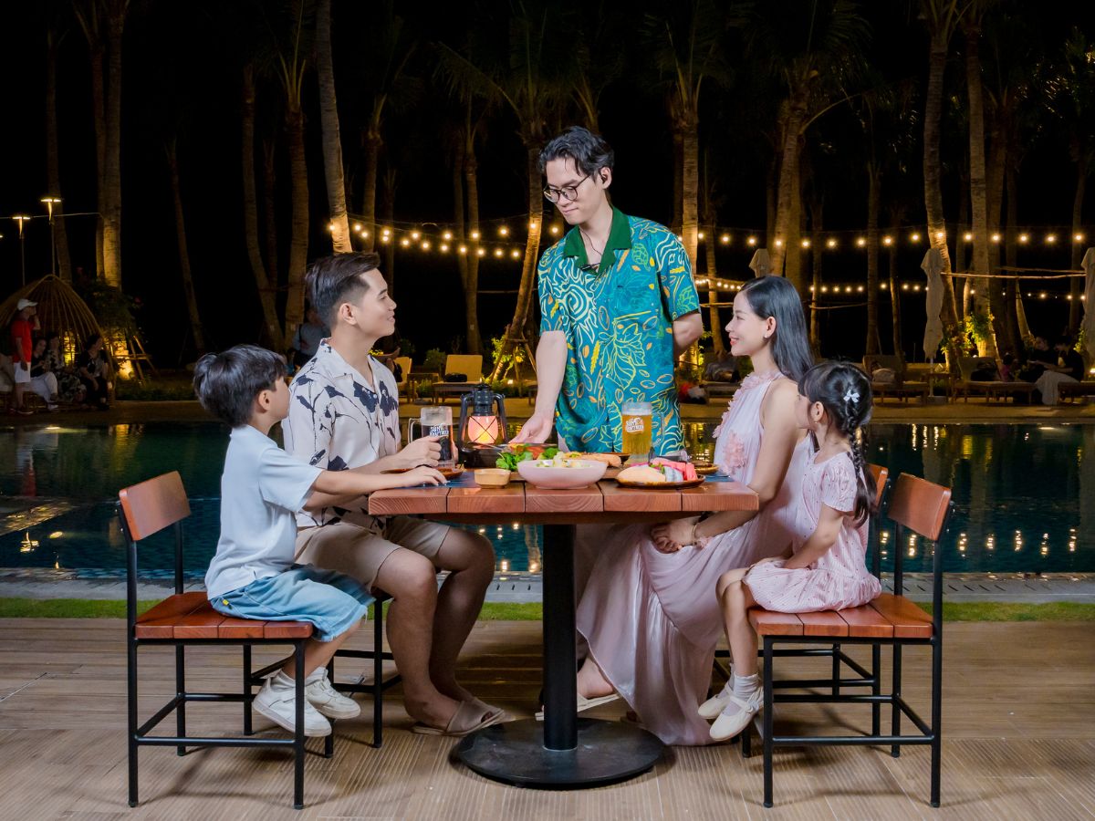 Cát Bà là điểm đến được nhiều gia đình lựa chọn vào mỗi dịp cuối tuần hay kỳ nghỉ hè