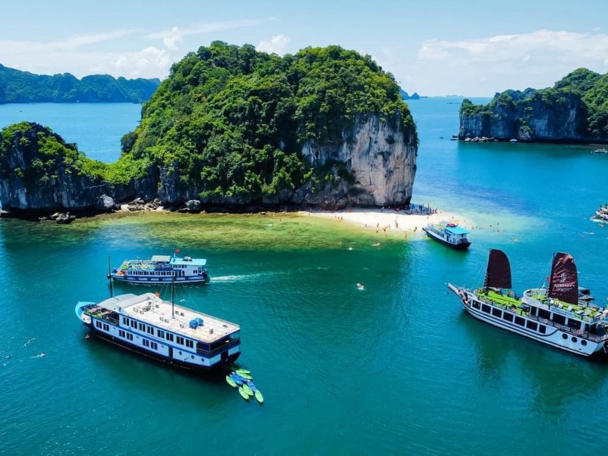 Khám phá Vịnh Lan Hạ theo cách thư thả, nhẹ nhàng