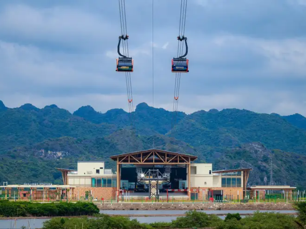 Trải nghiệm qua đảo Cát Bà bằng cáp treo Sun World Cat Ba.