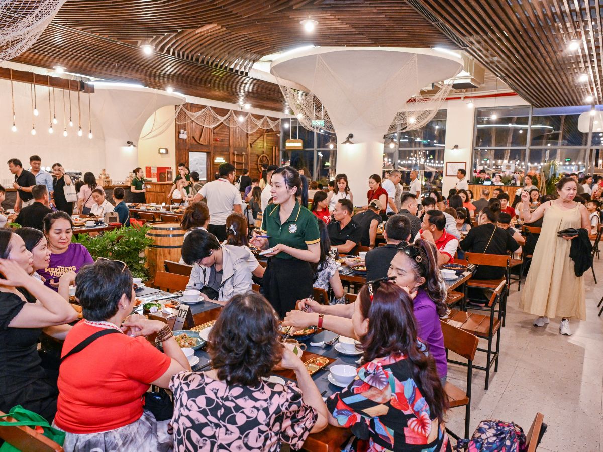 VUI-Fest Cát Bà là lựa chọn thú hợp dành cho gia đình có người lớn tuổi