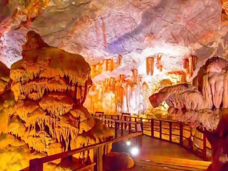 Hệ thống hang động phản ánh quá trình hình thành và biến đổi địa chất kéo dài qua hàng triệu năm