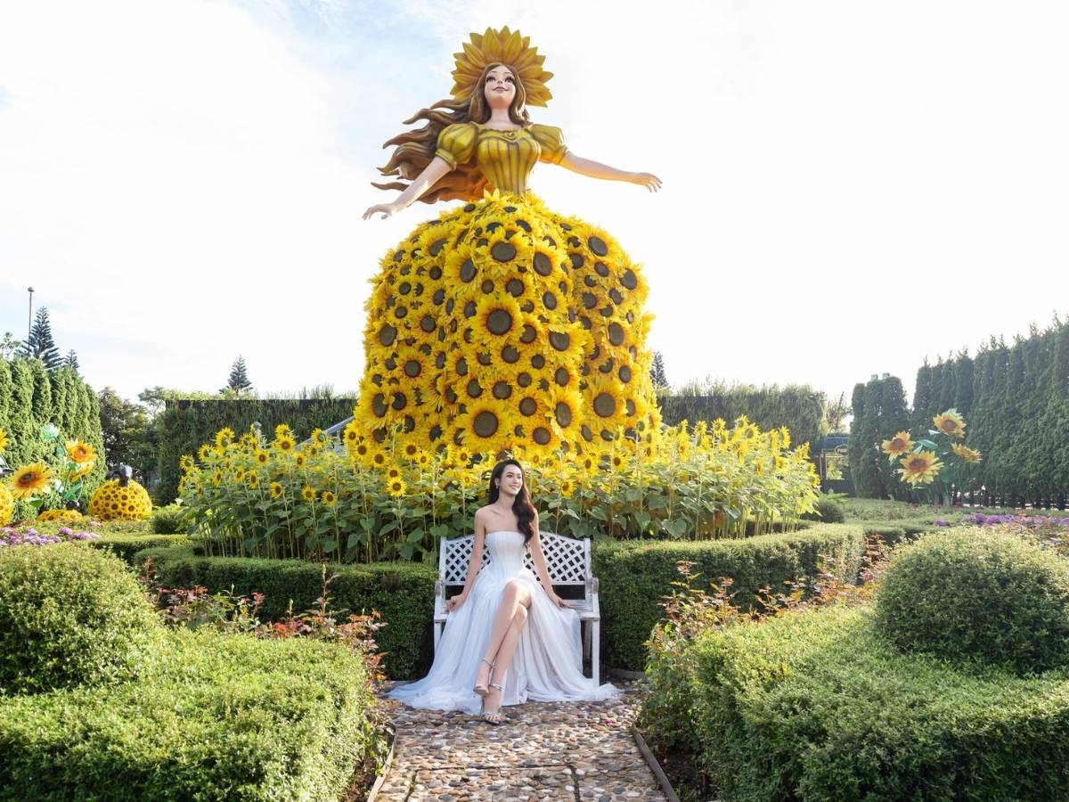 Bạn còn có thể ghé thăm vườn hoa Le Jardin d'Amour và hầm rượu Debay để tận hưởng những khoảnh khắc đặc biệt khác