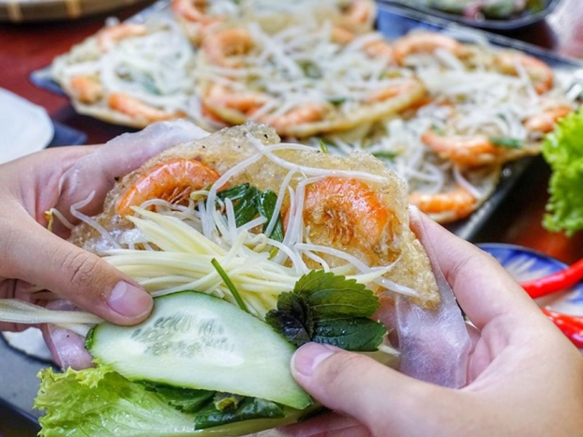 cach-an-banh-xeo-dung-dieu-nguoi-da-nang