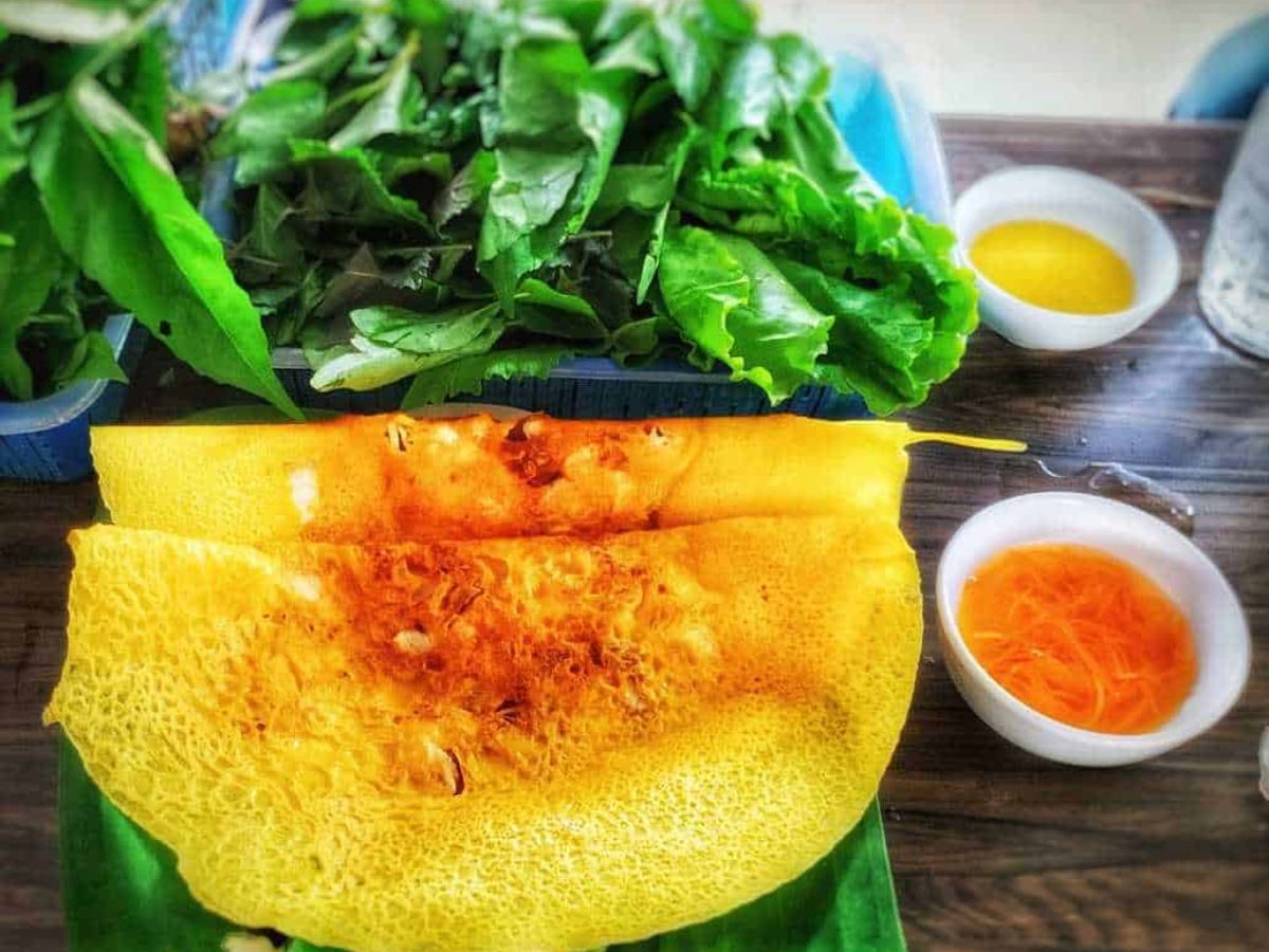 banh-xeo-co-muoi-quan-via-he-thu-hut-nhieu-thuc-khach