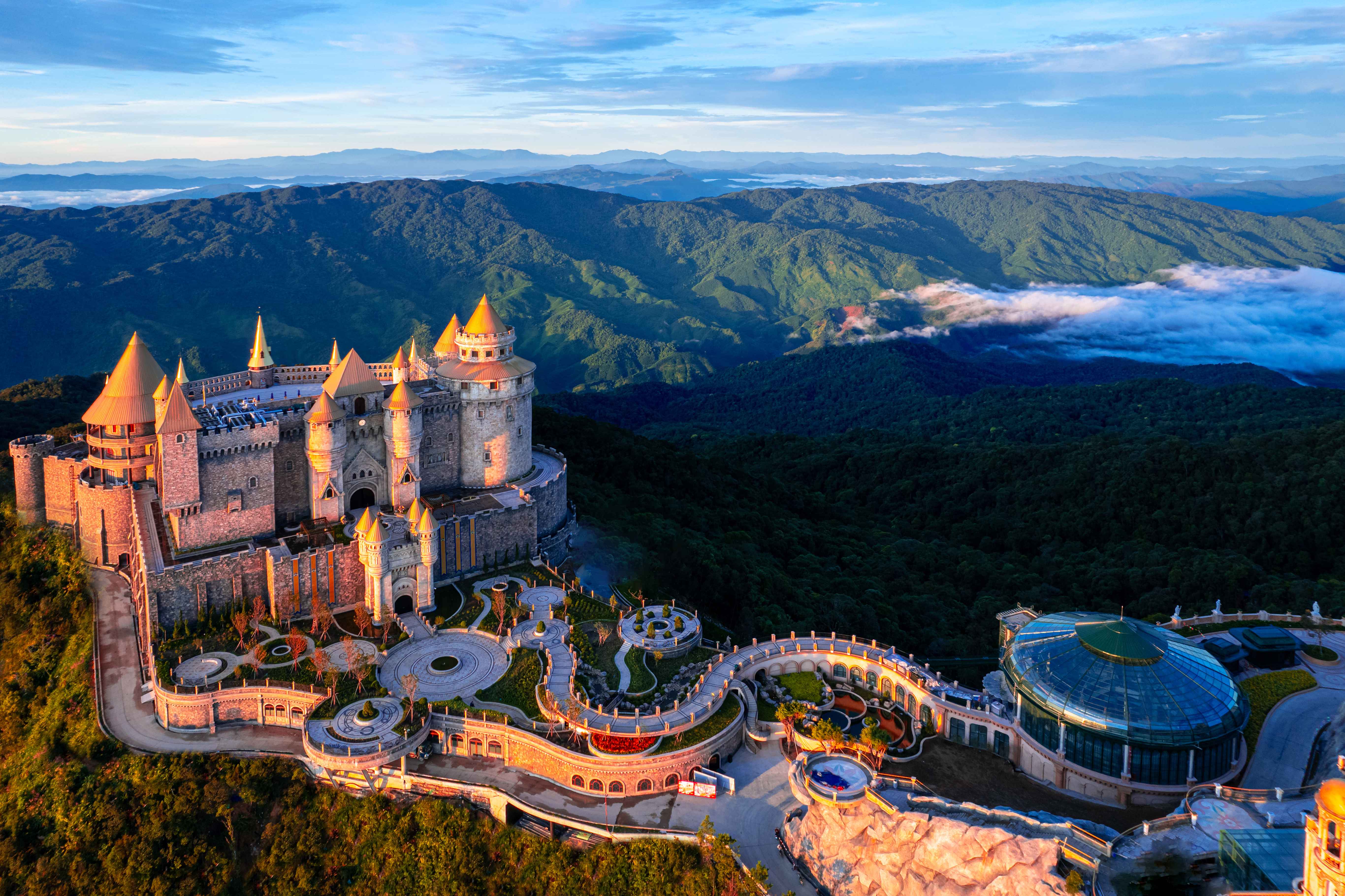Copy%20of%20lau-dai-mat-trang-sun-world-ba-na-hills-lich-trinh-cho-khach-an-do.jpg