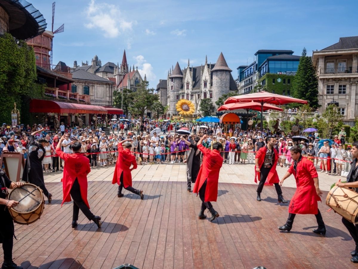 mercure-danang-french-village-bana-hills-toa-lac-trong-khu-du-lich-sun-world-ba-na-hills