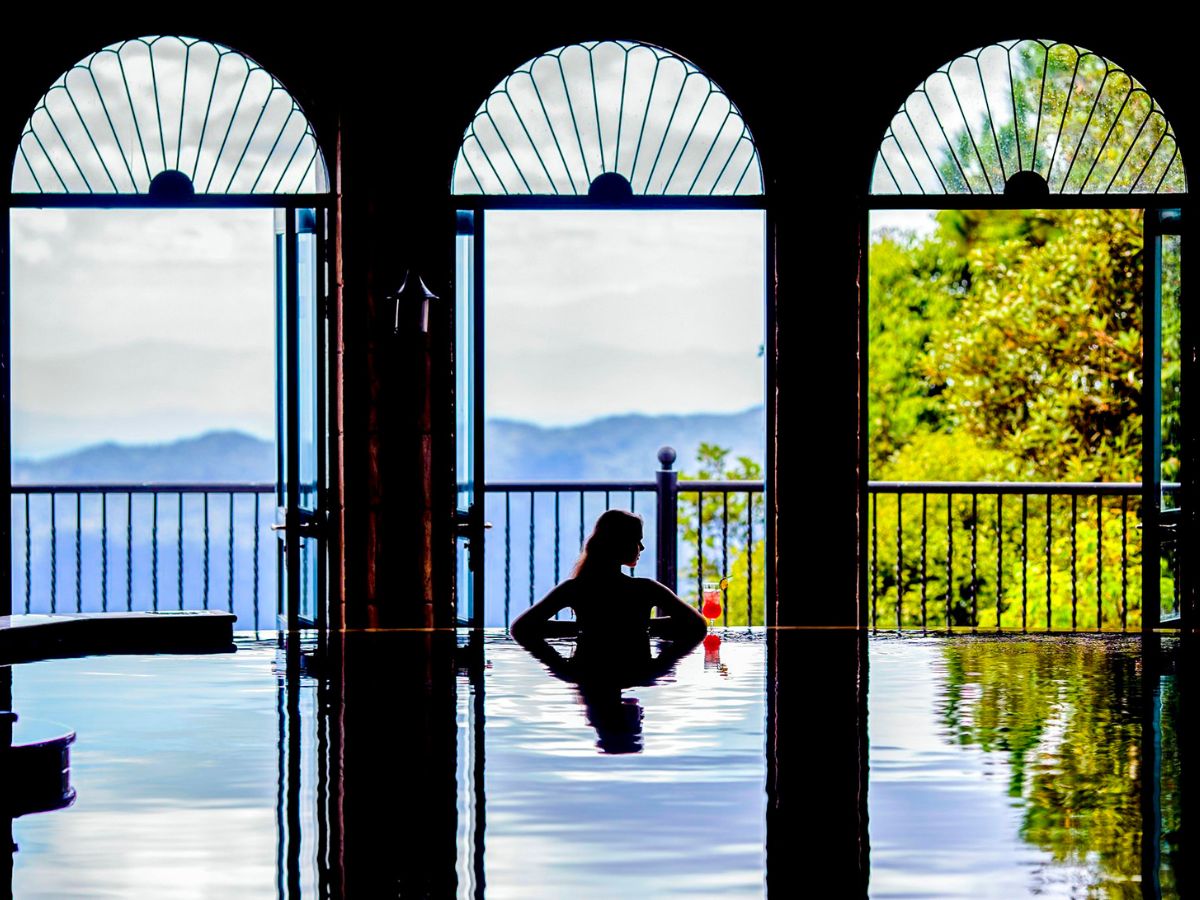 be-boi-trong-nha-tai-mercure-danang-french-village-bana-hills