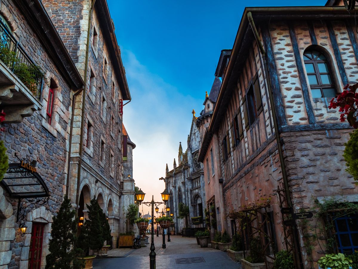 gia-phong-tai-mercure-danang-french-village-bana-hills-duoc-cap-nhat-day-du-tren-website