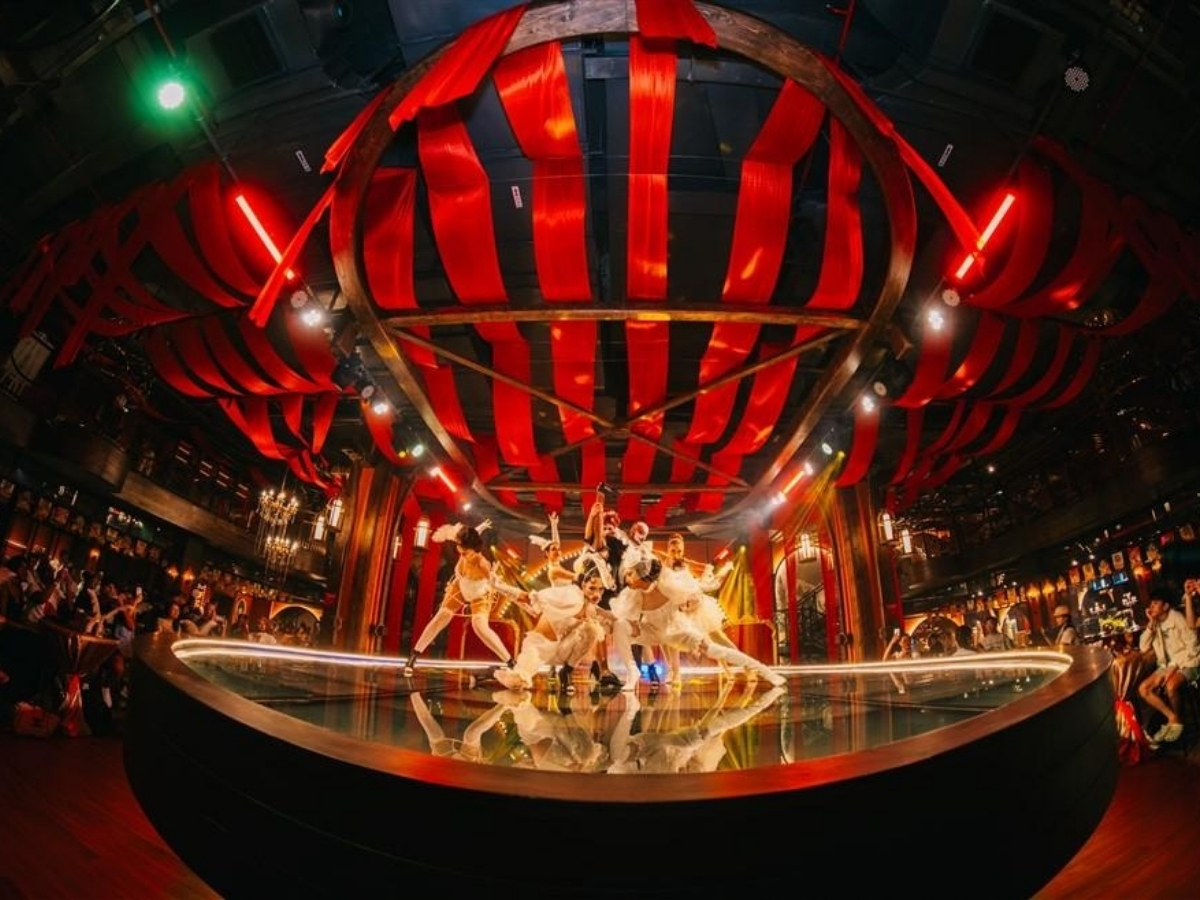 boi-canh-huyen-bi-day-me-hoac-cua-show-after-glow