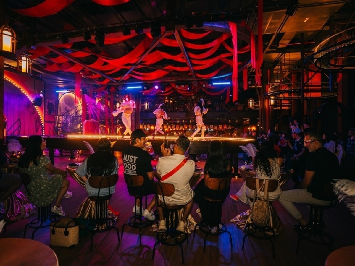 san-khau-360-do-tai-beer-plaza