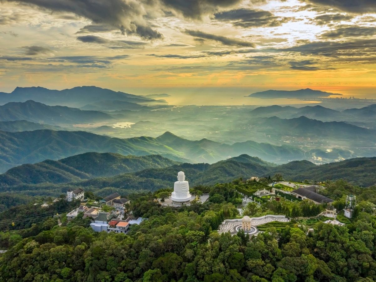 Đền bà chúa Thượng Ngàn Đà Nẵng một khung cảnh hùng vĩ và linh thiêng