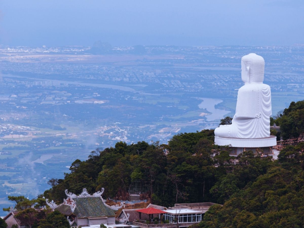 Chùa Linh Ứng Bà Nà là ngôi chùa lớn nổi tiếng linh thiêng bậc nhất Đà Nẵng