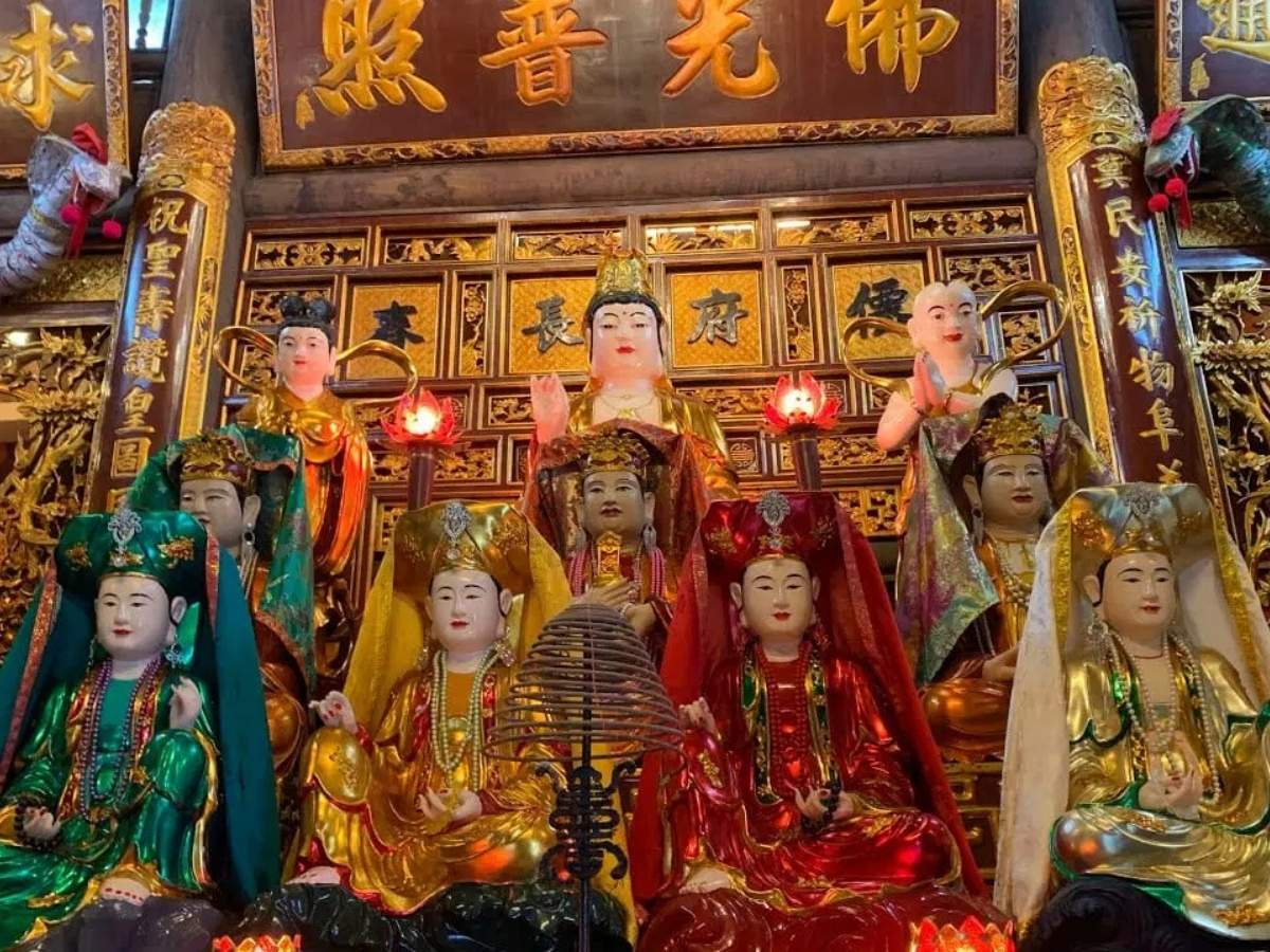 Đền Bà Chúa Thượng Ngàn mang một vẻ đẹp trầm mặc, linh thiêng giữa đại ngàn Bà Nà