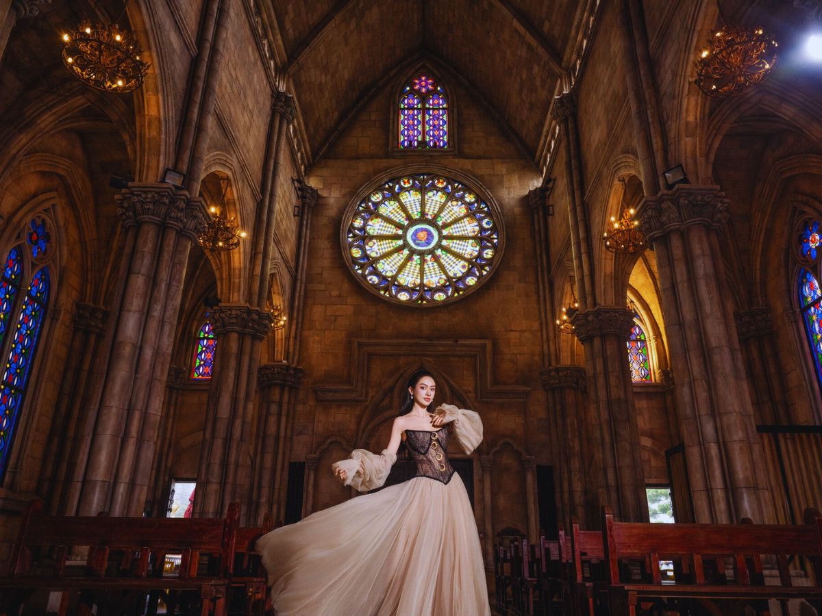 Kien-truc-uy-nghi-cua-Thanh-duong-St-Denis-xuat-hien-dau-tien-khi-buoc-chan-vao-Lang-Phap