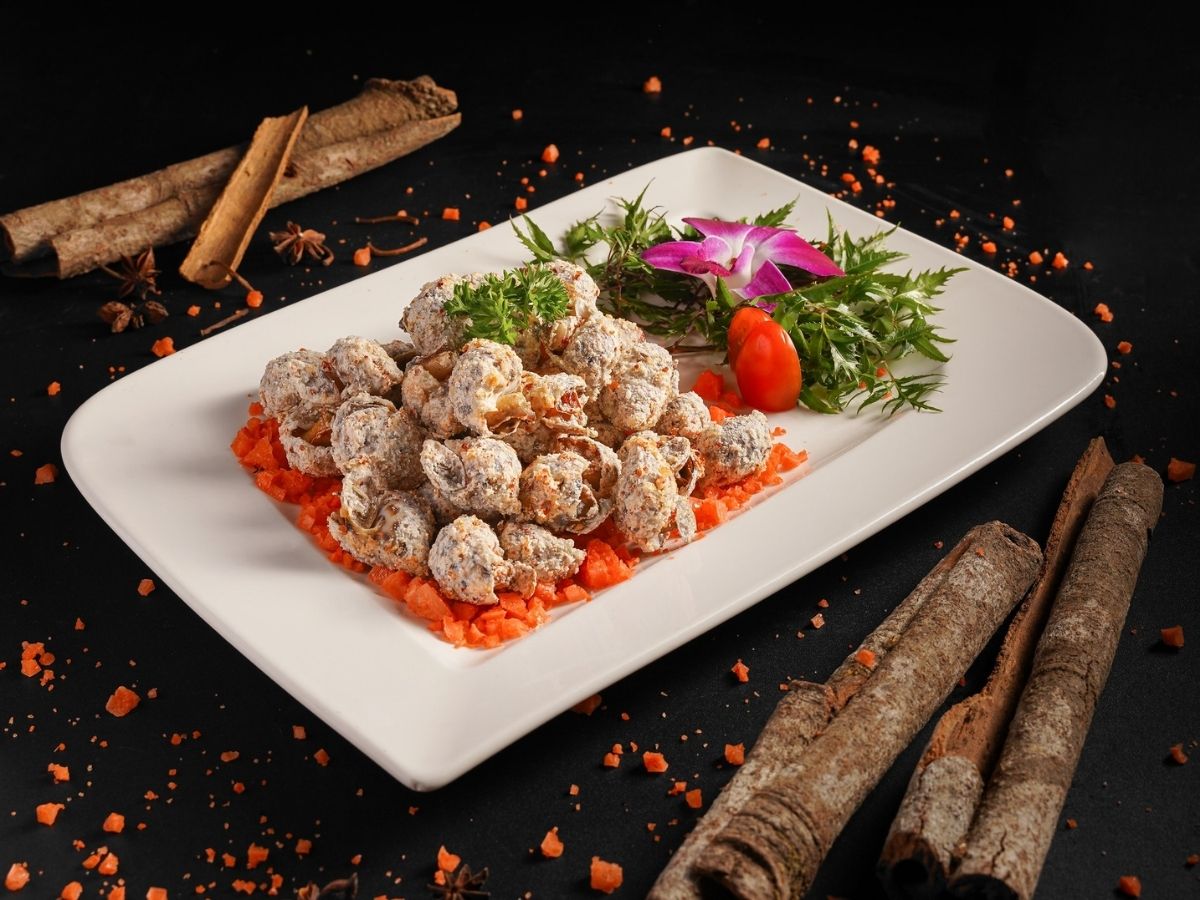 Ốc hương được chế biến đa dạng từ xào, nướng đến hấp sả rất hợp khẩu vị cả khách quốc tế lẫn trong nước