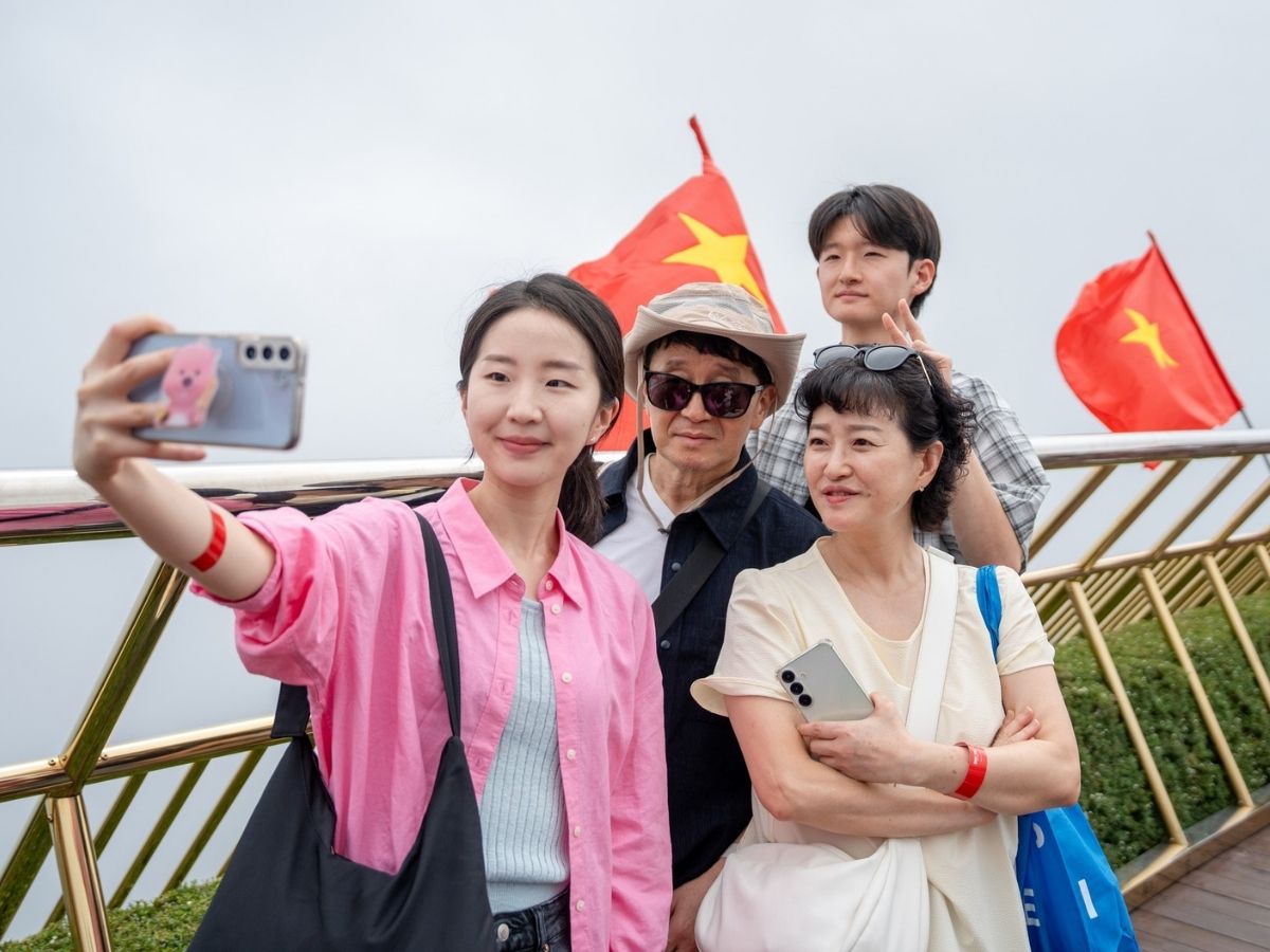 Tham quan Bà Nà Hills du khách có cơ hội hòa mình vào cảnh sắc thiên nhiên trong lành