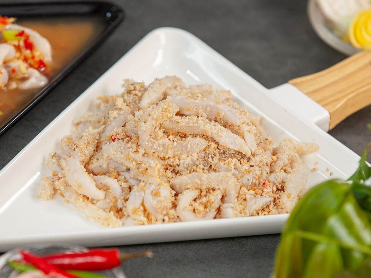 Cá trích tươi là linh hồn của món gỏi cá Nam Ô Đà Nẵng với thịt ngọt, săn chắc, ít tanh và giàu đạm