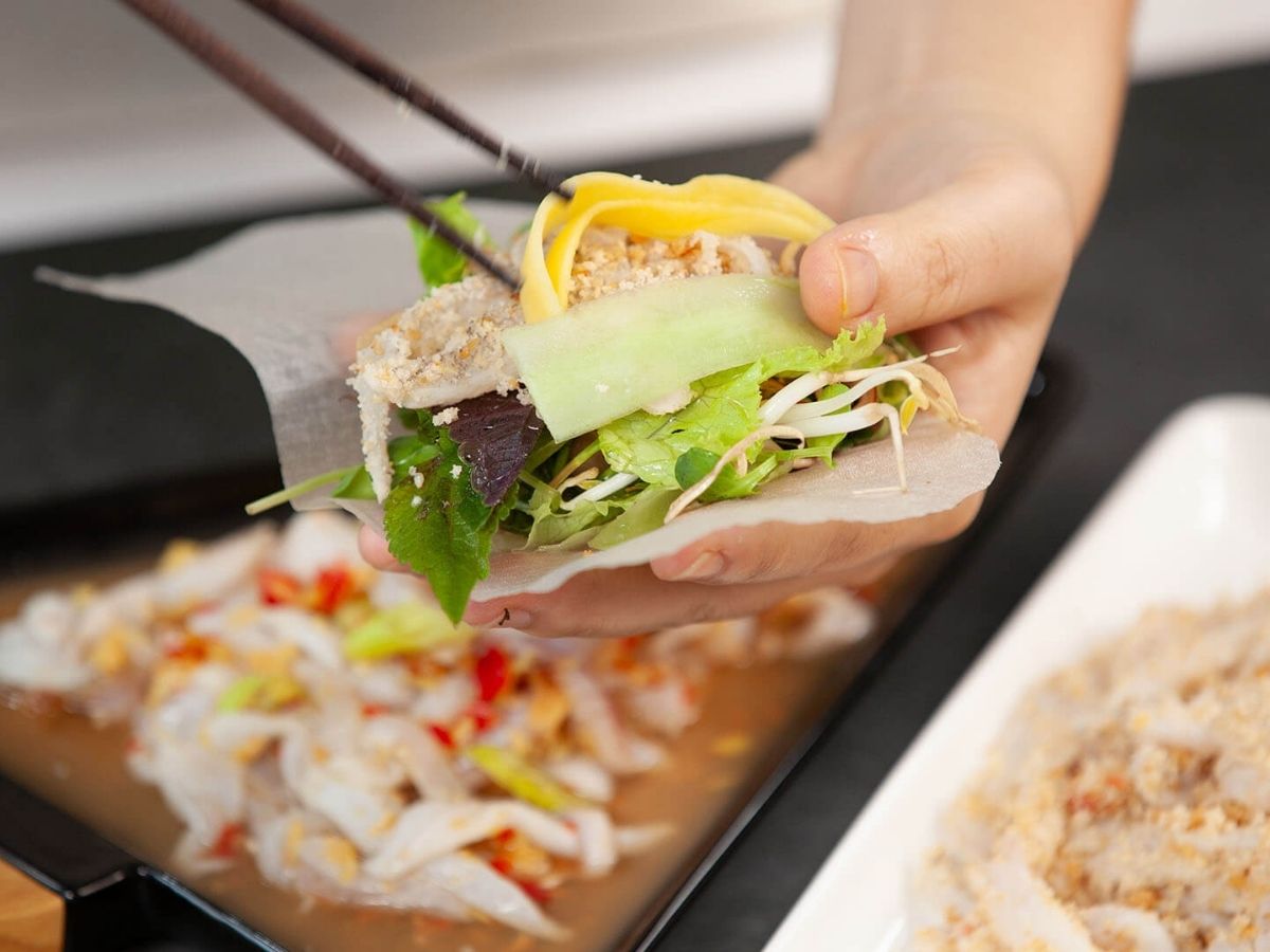 Để thưởng thức gỏi cá Nam Ô Đà Nẵng chuẩn vị du khách cần thưởng thức đúng cách