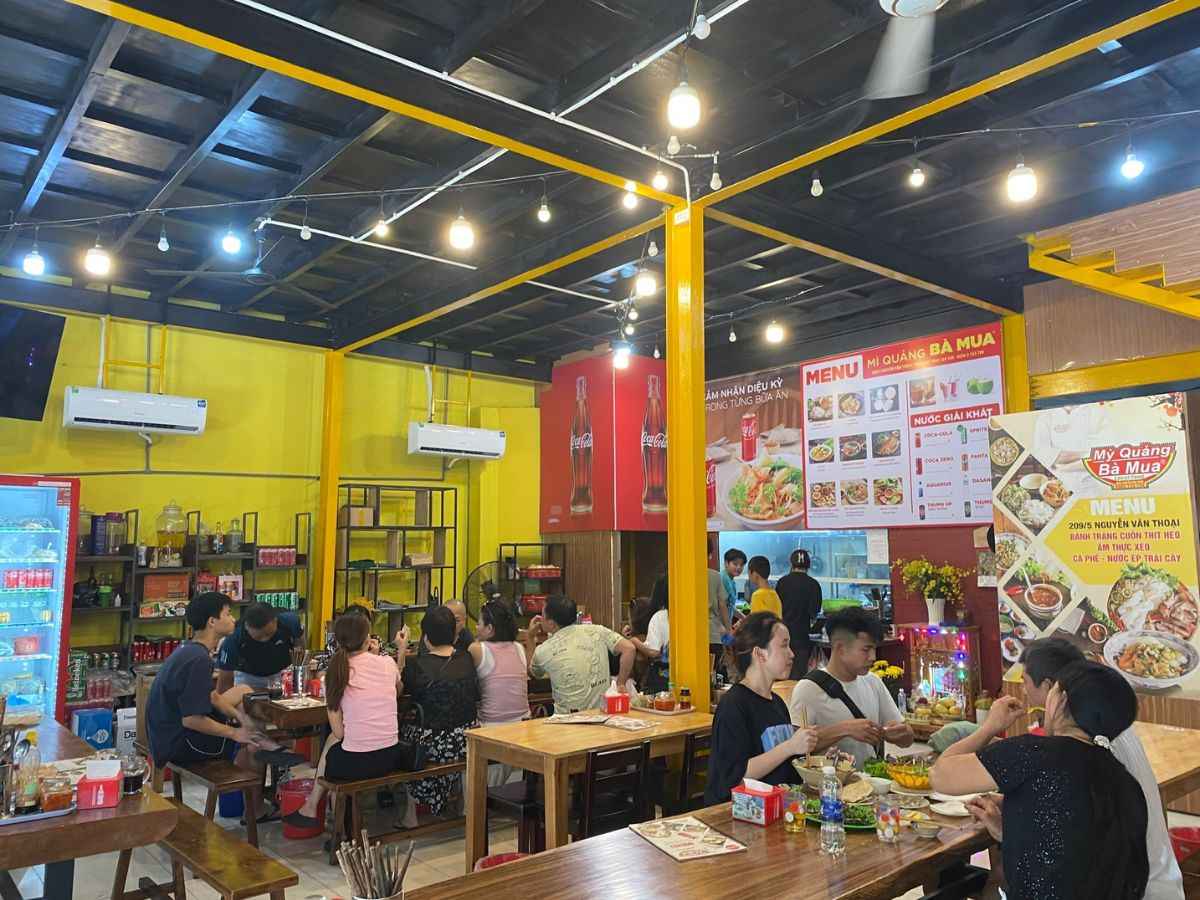 Quán mì Quảng Bà Mua được thực khách yêu thích ghé đến mỗi ngày