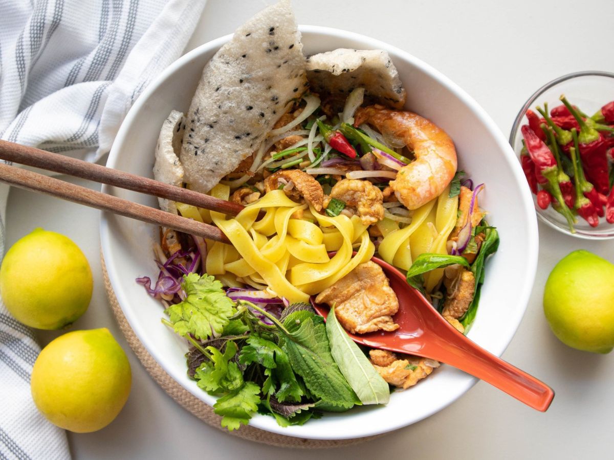 Từng sợi mì Quảng vàng óng hấp dẫn thực khách