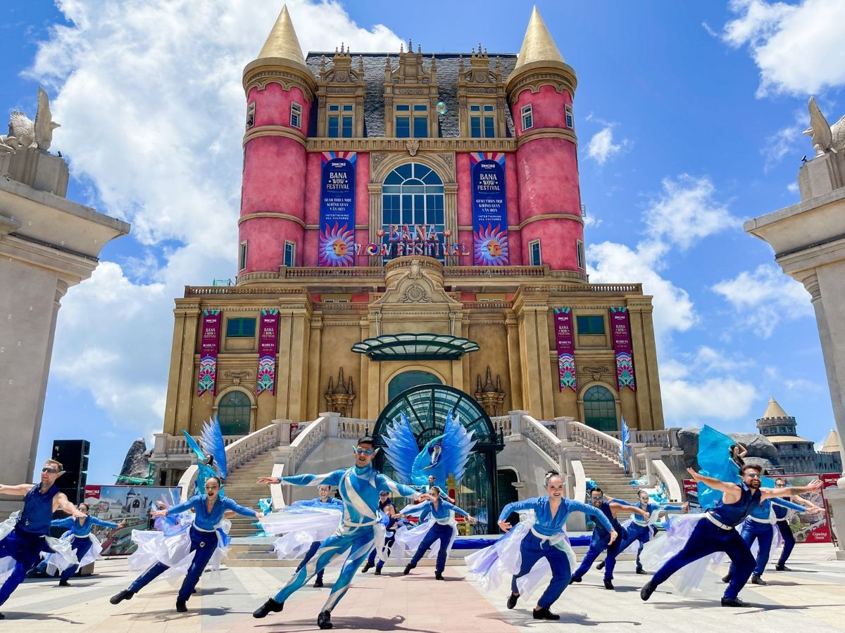 Đặt xe qua ứng dụng dễ dàng cho du khách