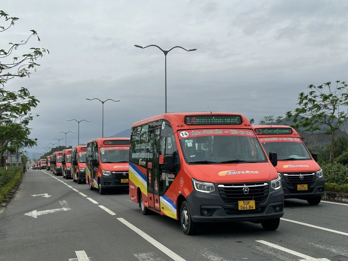 Du khách có thể di chuyển bằng xe bus đến Sun World Ba Na Hills