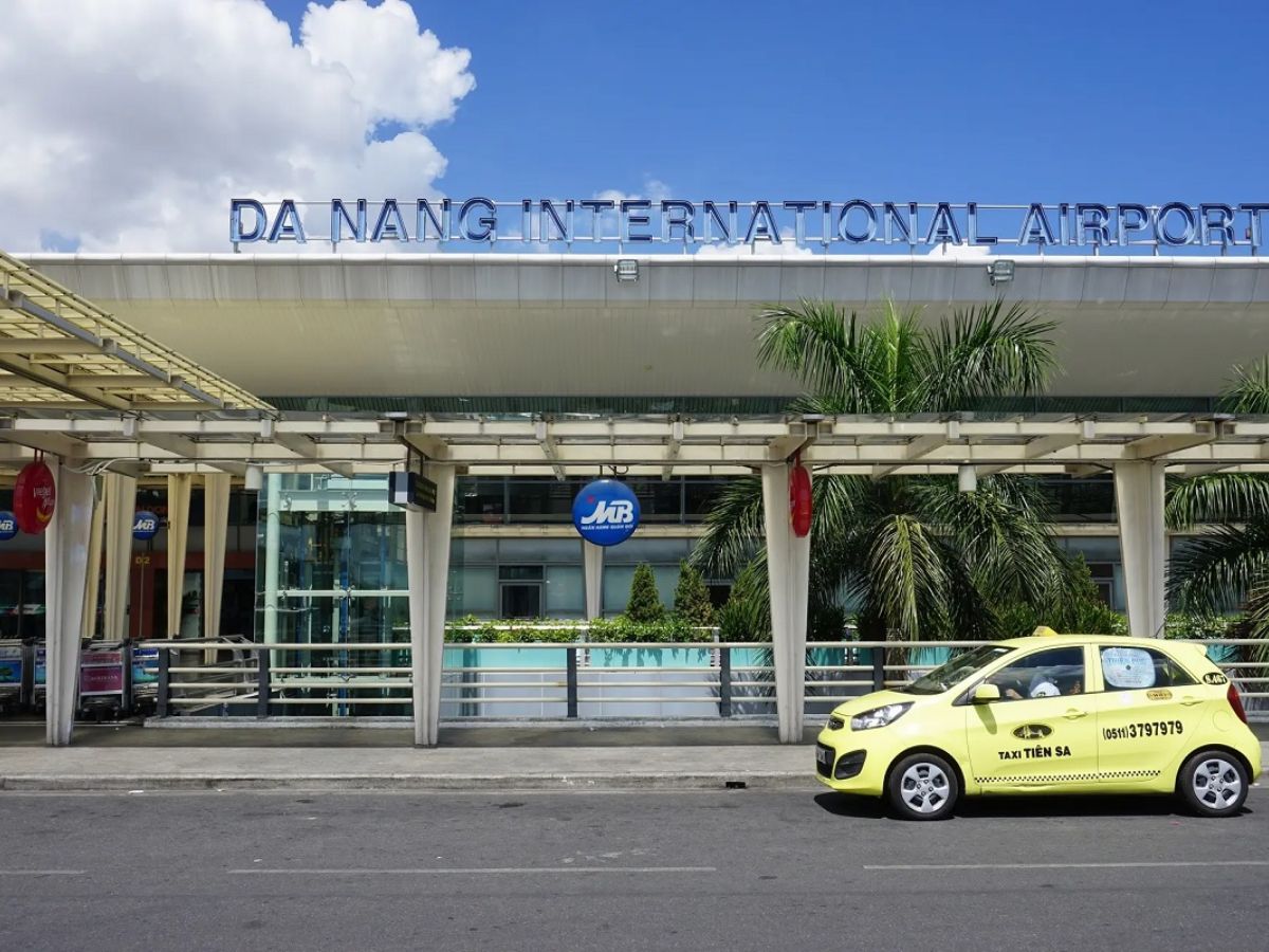 Taxi là phương tiện di chuyển từ sân bay Đà Nẵng về trung tâm phổ biến