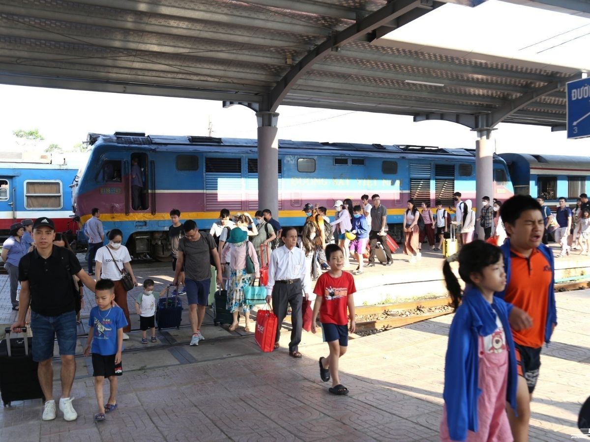 Ga Đà Nẵng đón lượng lớn du khách từ khắp mọi nơi