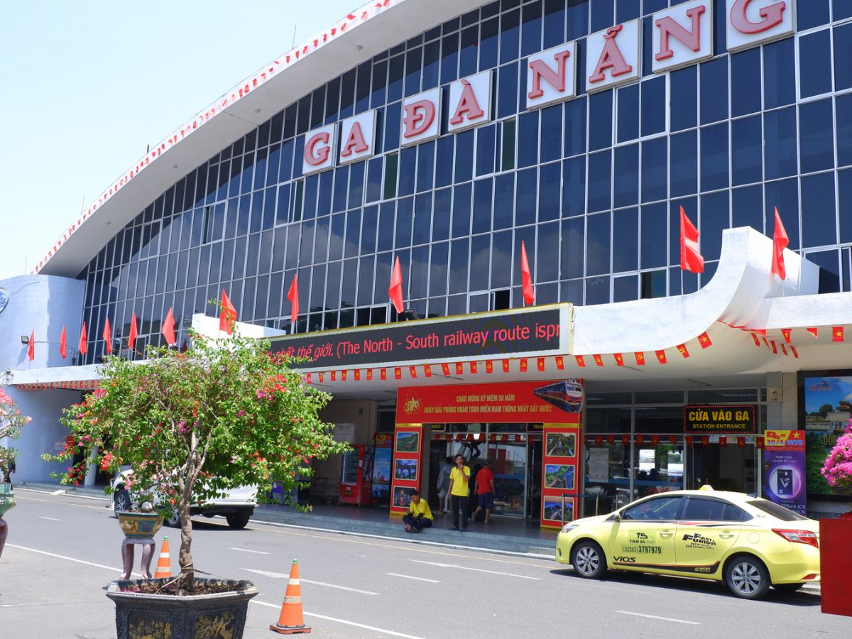 Taxi là phương tiện di chuyển phổ biến từ ga Đà Nẵng về trung tâm